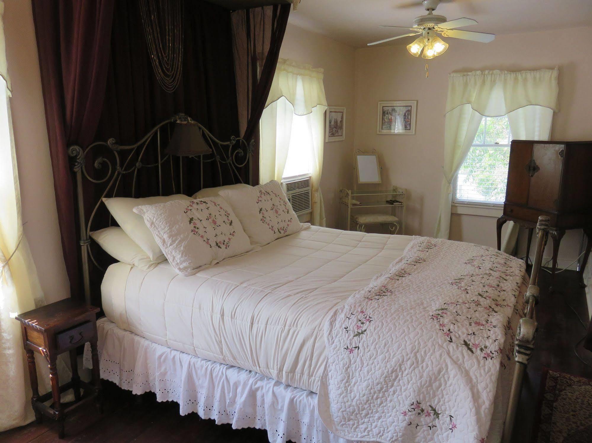 Avenue O Bed And Breakfast Galveston Bagian luar foto